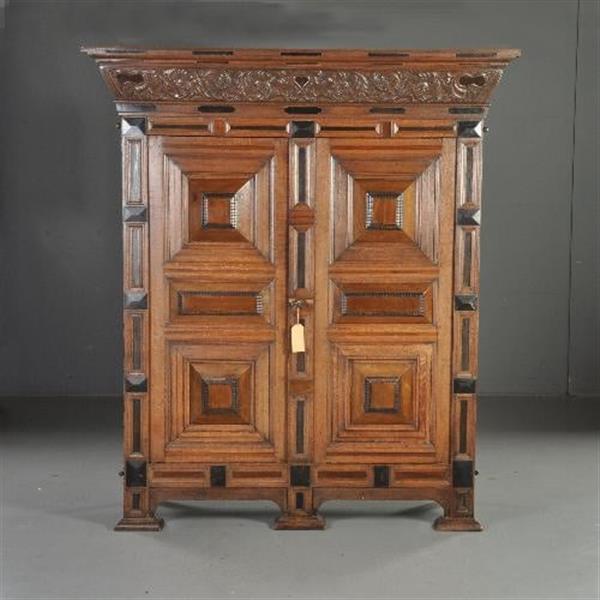 Grote foto gelderse kussenkast op slofpoten in eiken met ingelegd met ebbenhout o.a. een hartje no.502741 antiek en kunst stoelen en banken