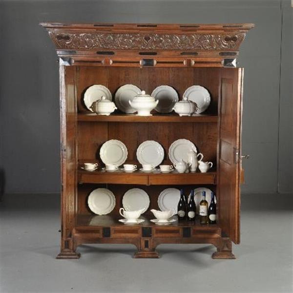 Grote foto gelderse kussenkast op slofpoten in eiken met ingelegd met ebbenhout o.a. een hartje no.502741 antiek en kunst stoelen en banken