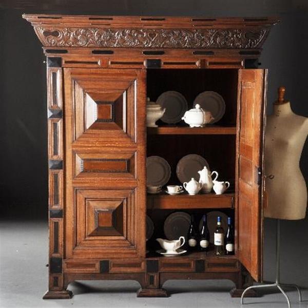 Grote foto gelderse kussenkast op slofpoten in eiken met ingelegd met ebbenhout o.a. een hartje no.502741 antiek en kunst stoelen en banken