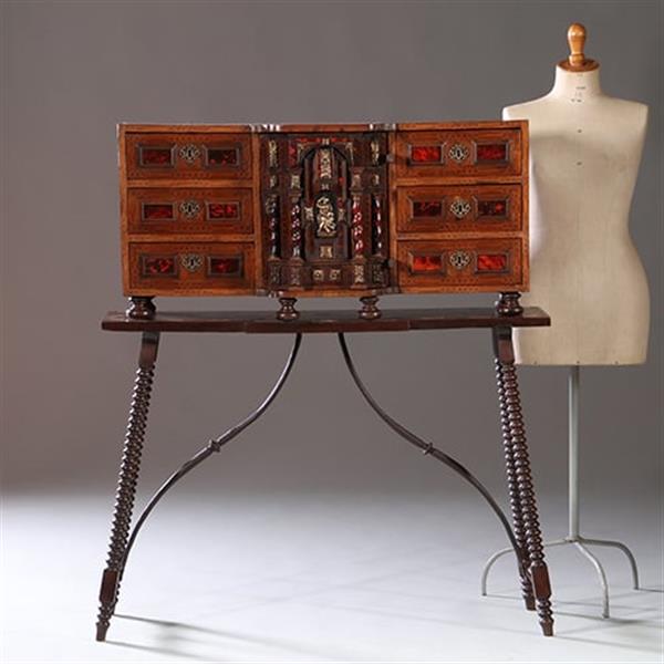 Grote foto spaans kunstkabinetje varge o tafelkast rariteitenkabinet ca 1700 en later no.913125 antiek en kunst stoelen en banken