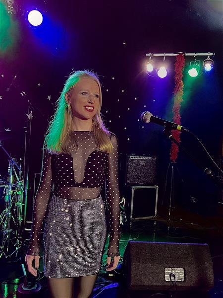 Grote foto party coverband marconi sound machine muziek en instrumenten muzikanten en bands