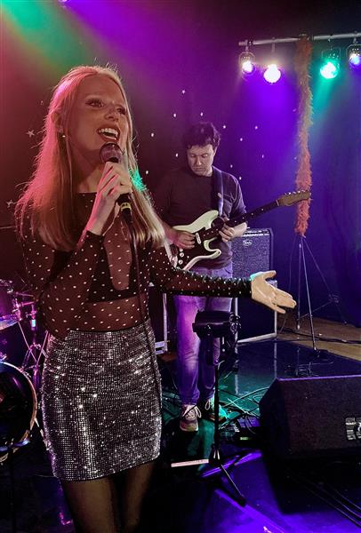Grote foto party coverband marconi sound machine muziek en instrumenten muzikanten en bands