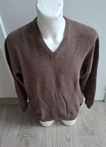 Grote foto bruine gemeleerde v hals trui van formen xl kleding heren truien en vesten