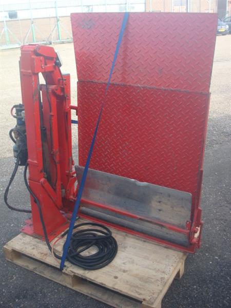 Grote foto hydraulische laadklep lift rolstoel goederen auto diversen gereedschap