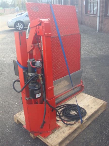 Grote foto hydraulische laadklep lift rolstoel goederen auto diversen gereedschap