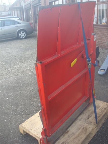 Grote foto hydraulische laadklep lift rolstoel goederen auto diversen gereedschap