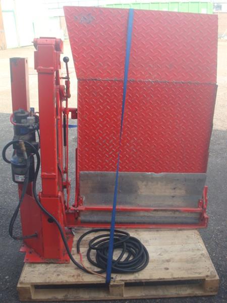 Grote foto hydraulische laadklep lift rolstoel goederen auto diversen gereedschap