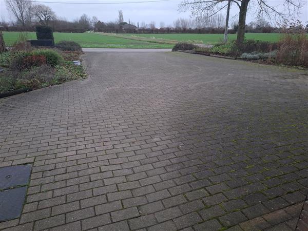 Grote foto zelf te wippen klinkers op oprit zijgebouwen tuin en terras tegels en terrasdelen