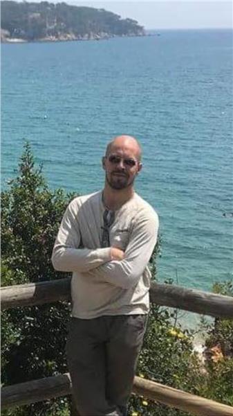 Grote foto vrolijke en openminded contacten en berichten man zoekt vrouw