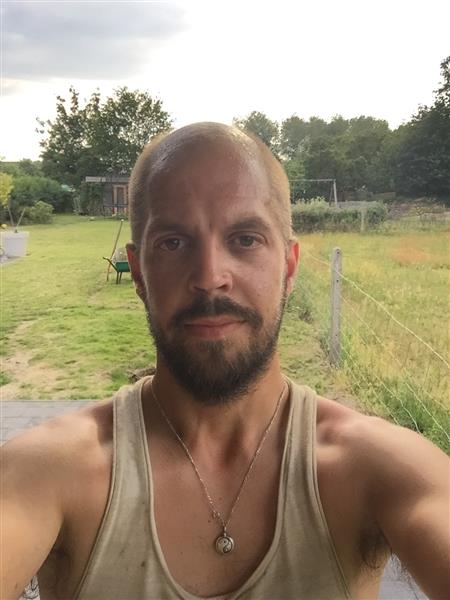 Grote foto vrolijke en openminded contacten en berichten man zoekt vrouw