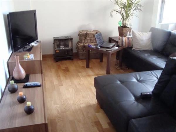 Grote foto volledige eetplaats in hout en zwart huis en inrichting design meubels