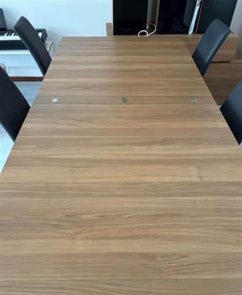 Grote foto volledige eetplaats in hout en zwart huis en inrichting design meubels
