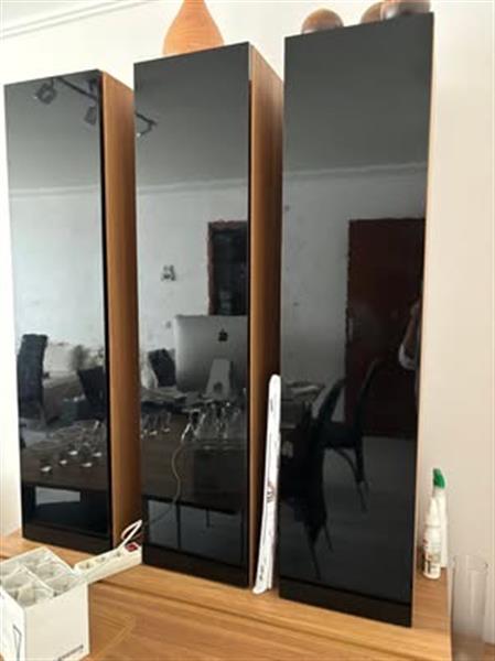 Grote foto volledige eetplaats in hout en zwart huis en inrichting design meubels