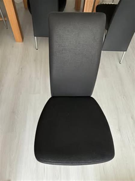 Grote foto volledige eetplaats in hout en zwart huis en inrichting design meubels