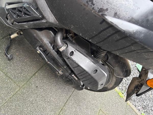 Grote foto scooter kisbee peugeot klasse b fietsen en brommers peugeot