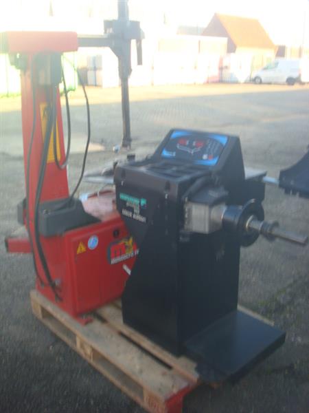 Grote foto hofmann geodyna 960 en mondolfo banden apparaat auto diversen gereedschap