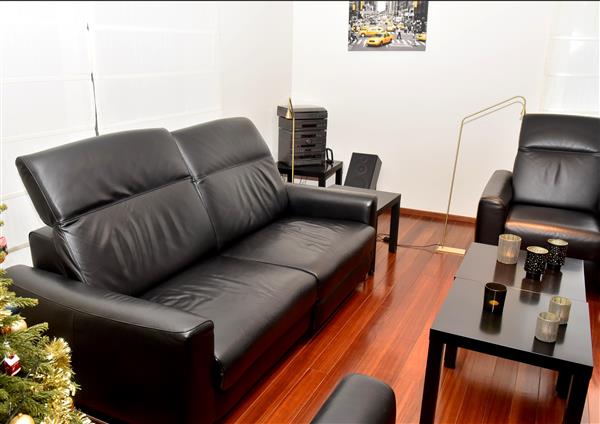Grote foto zwarte lederen salon huis en inrichting fauteuils