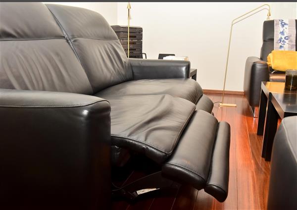 Grote foto zwarte lederen salon huis en inrichting fauteuils
