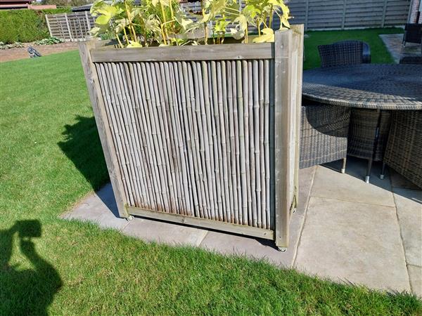 Grote foto 2 grote bloembakken op wieltjes tuin en terras bloembakken