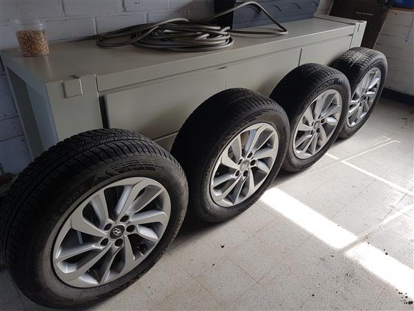 Grote foto banden op alu velgen auto onderdelen banden en velgen