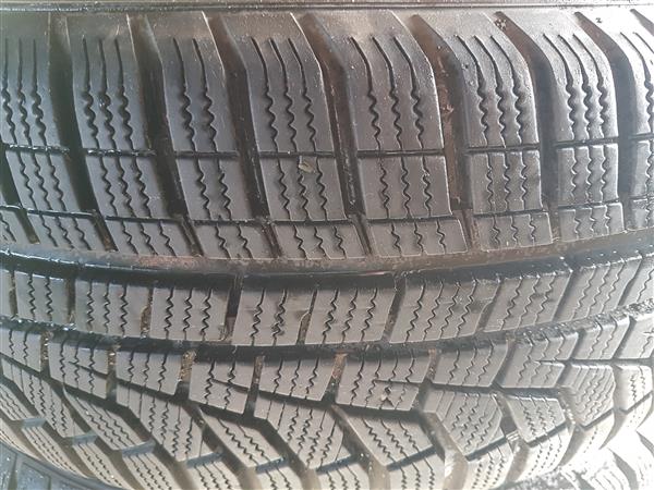 Grote foto banden op alu velgen auto onderdelen banden en velgen