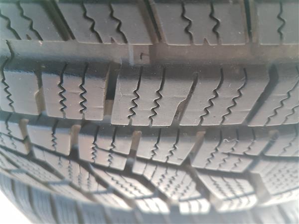 Grote foto banden op alu velgen auto onderdelen banden en velgen