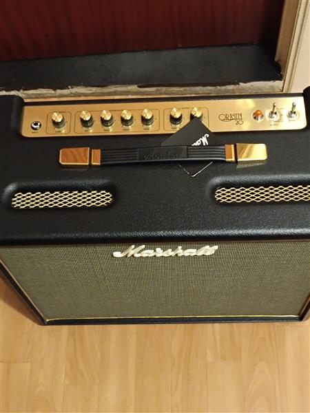 Grote foto gitaren en versterker muziek en instrumenten versterkers bas en gitaar