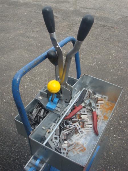 Grote foto omsnoeringset omsnoeringsband spanners haspelwagen auto diversen gereedschap