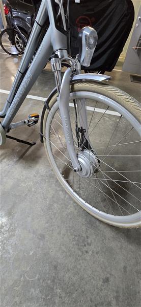 Grote foto mooie elektrische batavus damesfiets fietsen en brommers damesfietsen