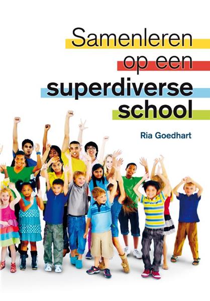 Grote foto samenleren op een superdiverse school boeken studieboeken