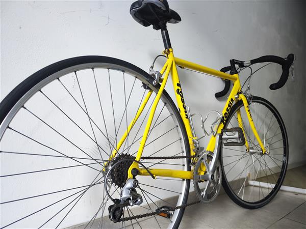 Grote foto koersfiets kinderen inclusief gratis helm fietsen en brommers jongensfietsen