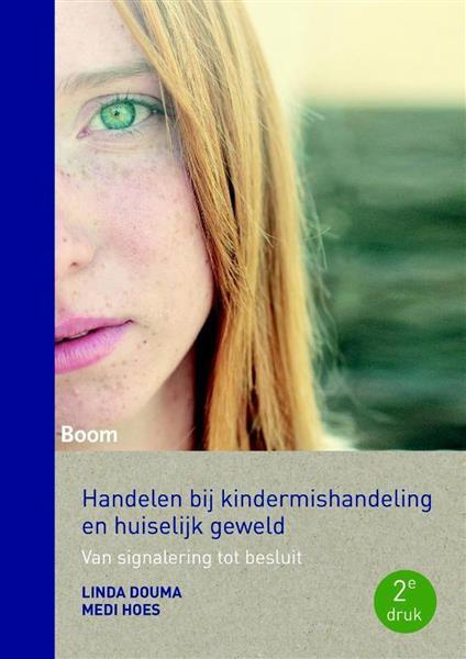 Grote foto handelen bij kindermishandeling en huiselijk geweld boeken politiek en maatschappij