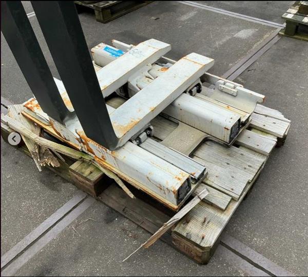 Grote foto cascade vorkversteller outlet agrarisch heftrucks