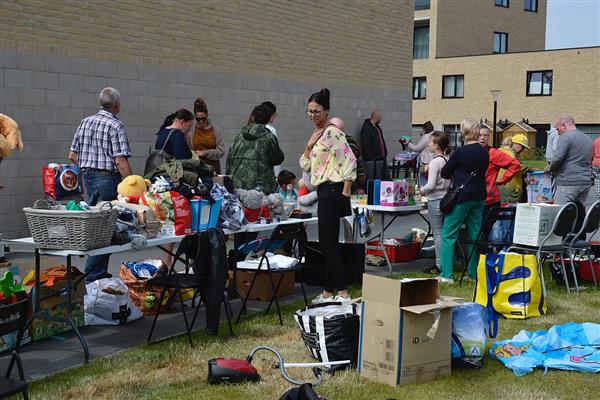 Grote foto grote garageverkoop rosekapellewijk op 18 5 2025 diversen rommelmarktspullen