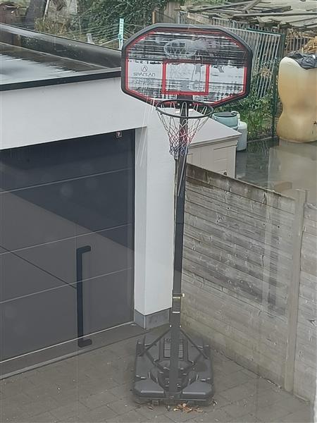 Grote foto kwaliteitsvolle basketbalring met staander sport en fitness basketbal