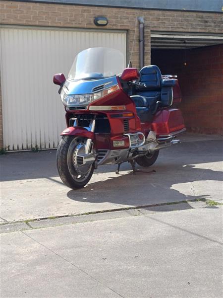 Grote foto moet weg motoren oldtimers