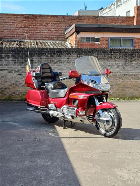 Grote foto moet weg motoren oldtimers