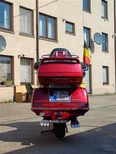 Grote foto moet weg motoren oldtimers