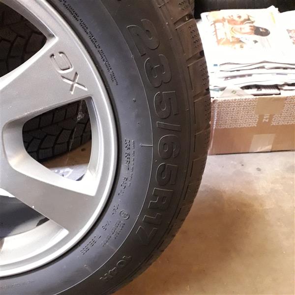 Grote foto banden op velg auto onderdelen banden en velgen