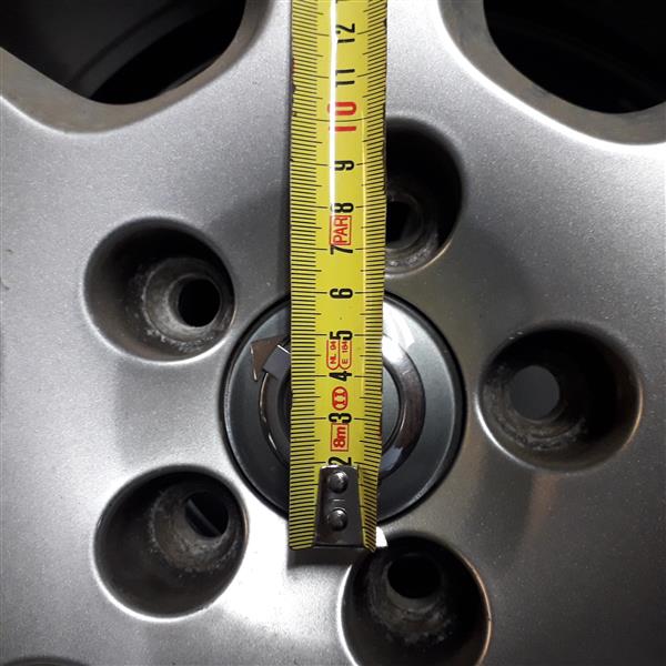Grote foto banden op velg auto onderdelen banden en velgen