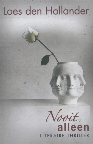 Grote foto nooit alleen boeken thrillers