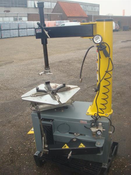 Grote foto banden demonteer apparaat 220v geel grijs auto diversen gereedschap