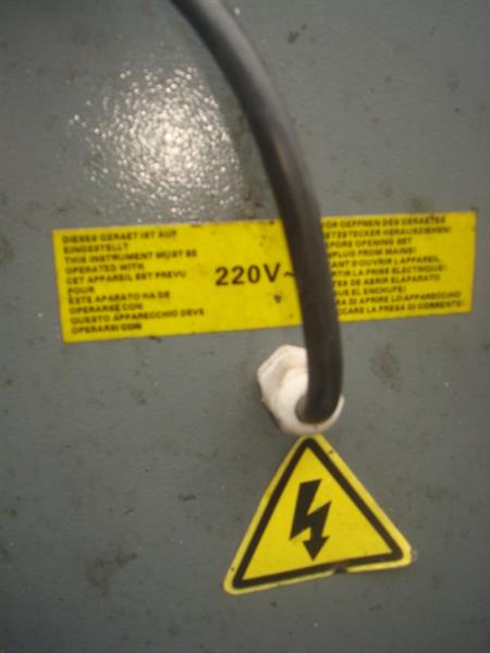 Grote foto banden demonteer apparaat 220v geel grijs auto diversen gereedschap