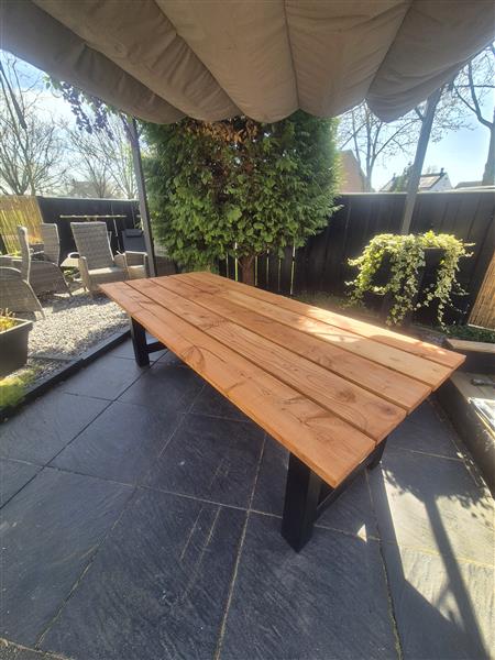 Grote foto tuintafel van volhouten douglas planken tuin en terras tuinmeubelen