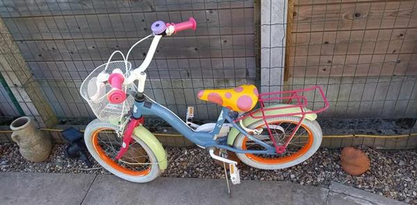 Grote foto kinderfiets met mand fietsen en brommers meisjesfietsen