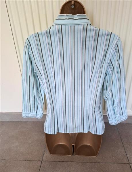 Grote foto zacht turquoise getailleerde blouse met strepen kleding dames blouses