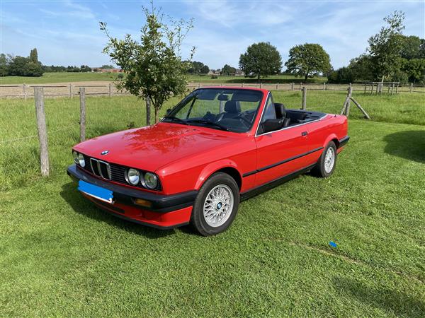 Grote foto prachtige oldtimer bmw 318i cabrio auto bmw