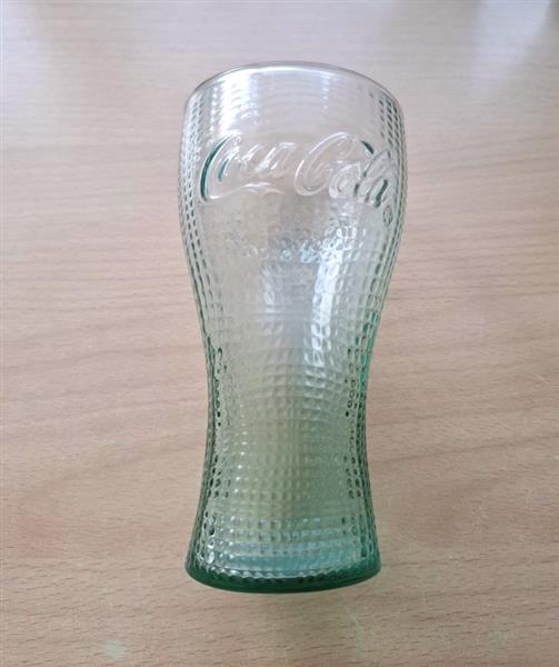 Grote foto diverse nieuwe coca cola glazen in groen glas verzamelen glas en borrelglaasjes