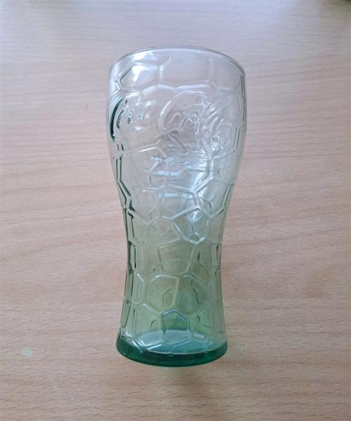 Grote foto diverse nieuwe coca cola glazen in groen glas verzamelen glas en borrelglaasjes