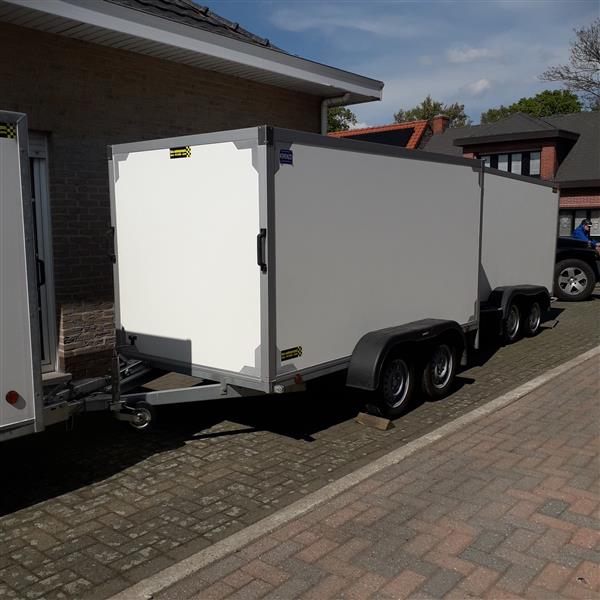 Grote foto gesloten aanhangwagen kerenzo auto diversen aanhangers